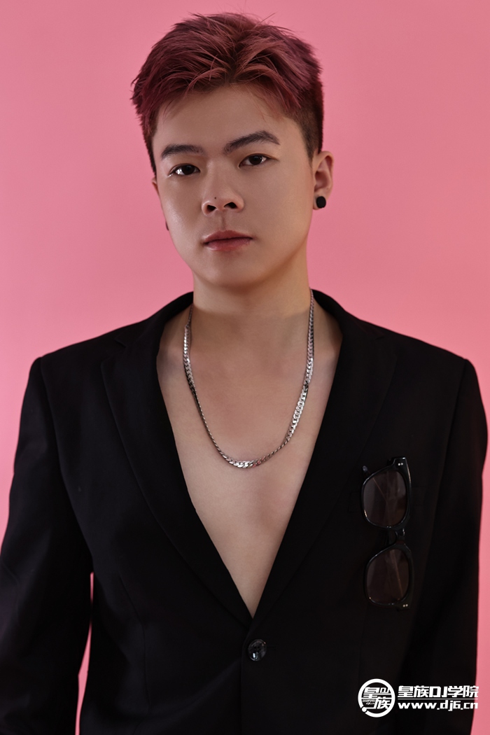 DMC Taylor介绍&艺术照